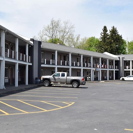 University Manor Inn Бъфало Екстериор снимка