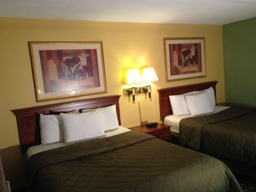 University Manor Inn Бъфало Екстериор снимка