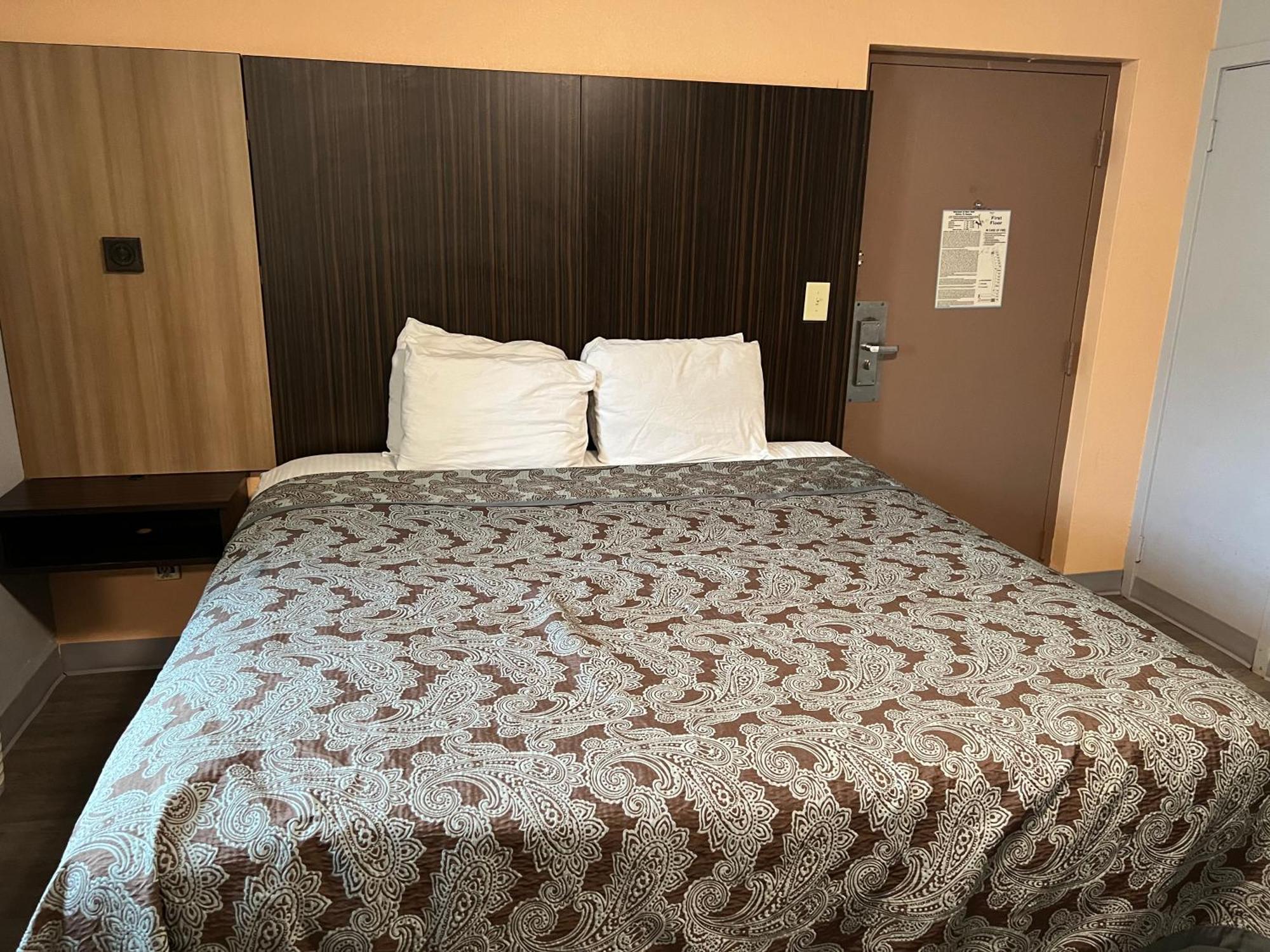 University Manor Inn Бъфало Екстериор снимка