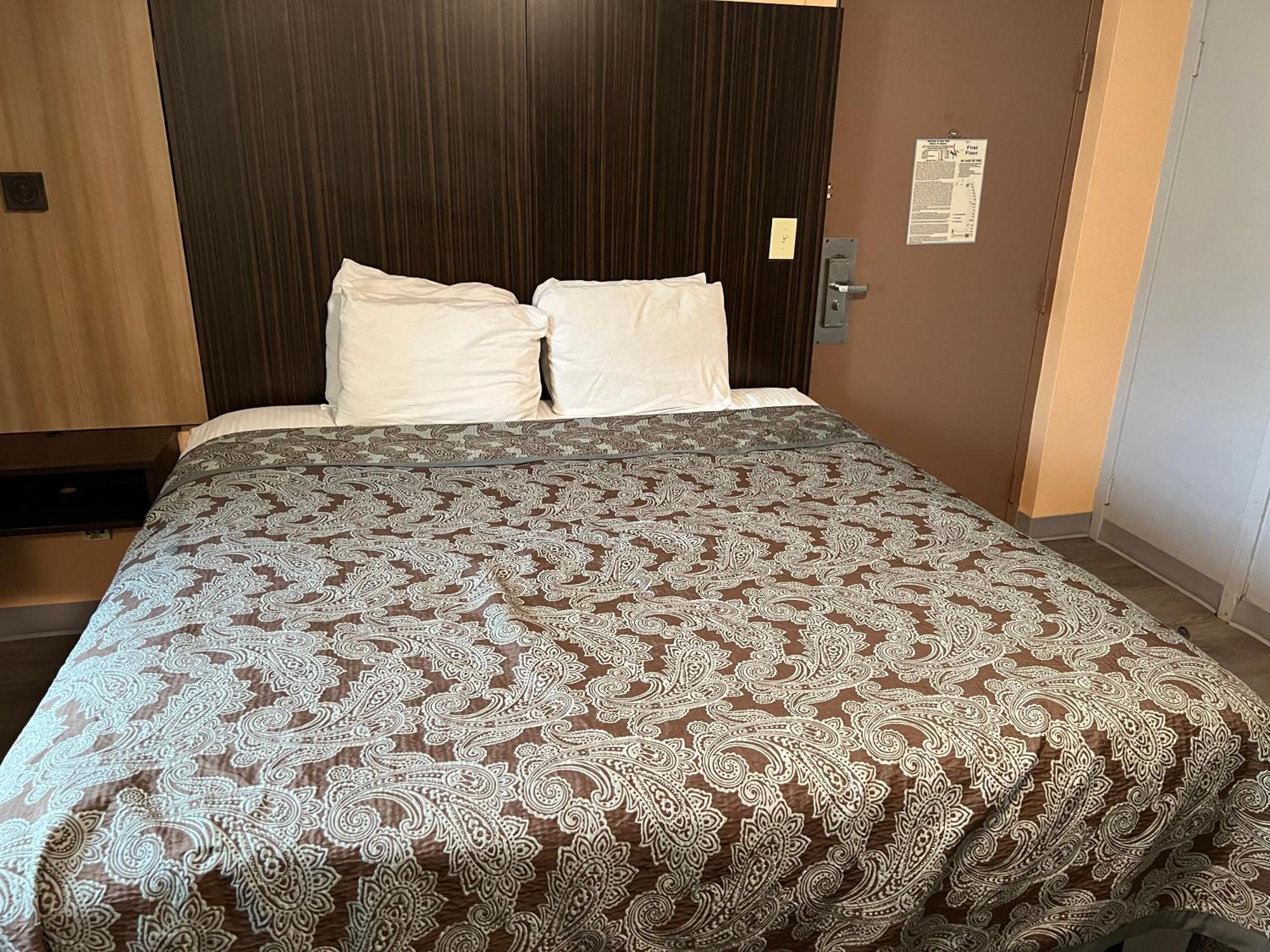 University Manor Inn Бъфало Екстериор снимка