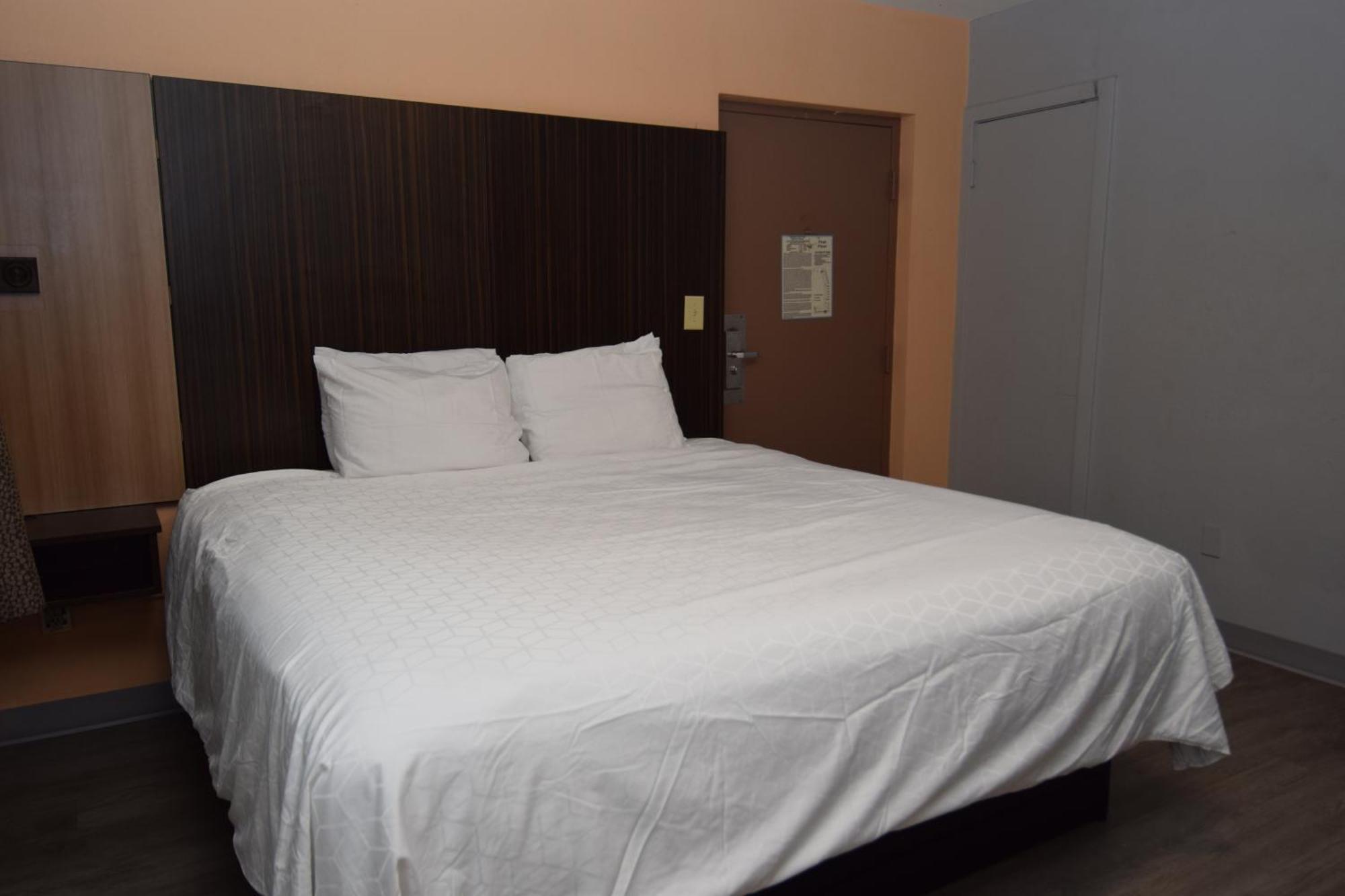 University Manor Inn Бъфало Екстериор снимка