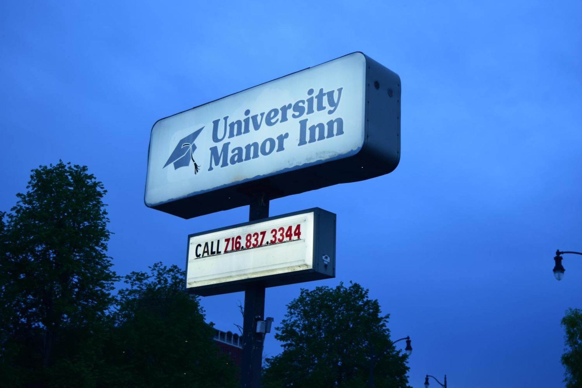 University Manor Inn Бъфало Екстериор снимка