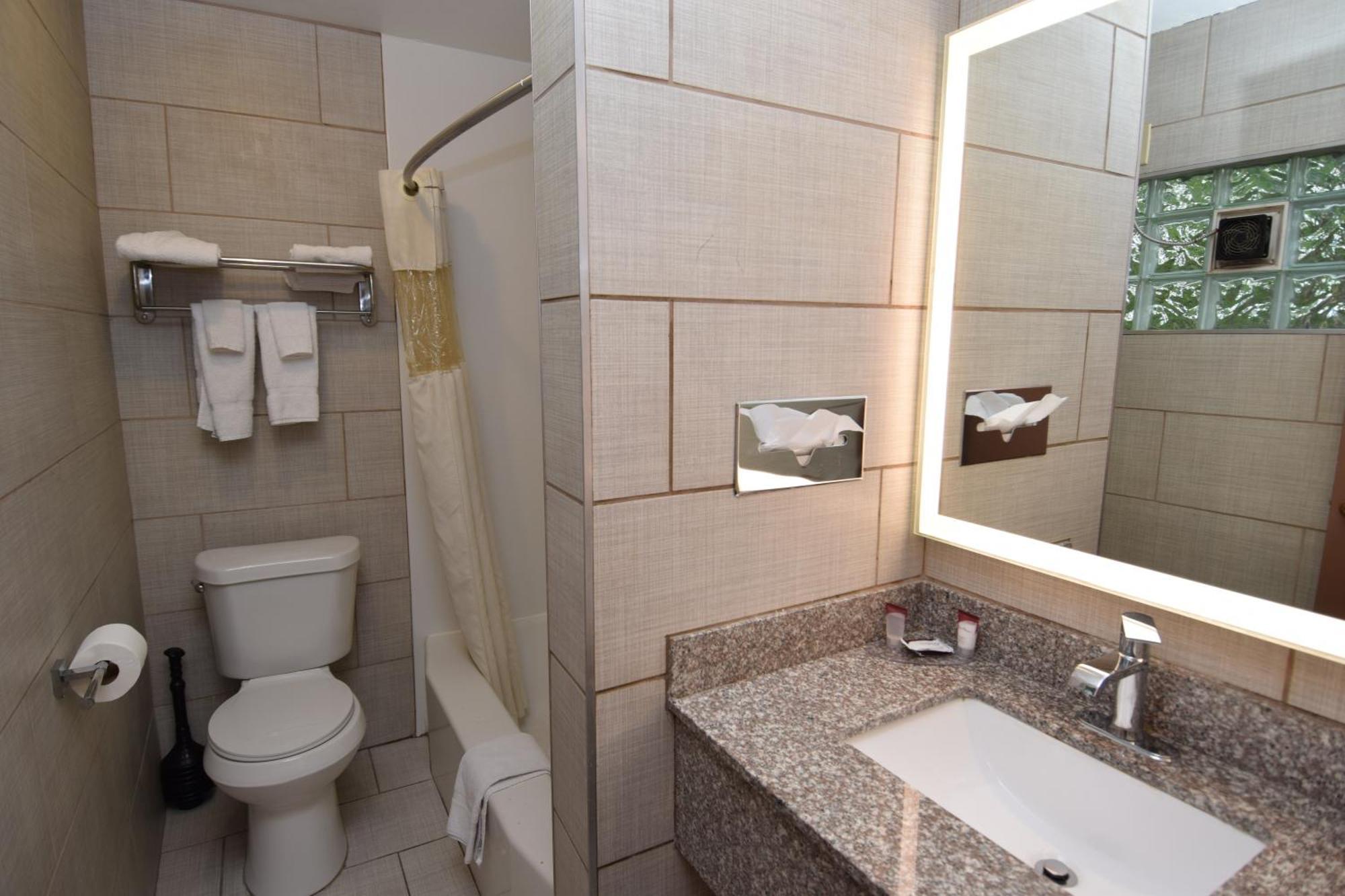 University Manor Inn Бъфало Екстериор снимка