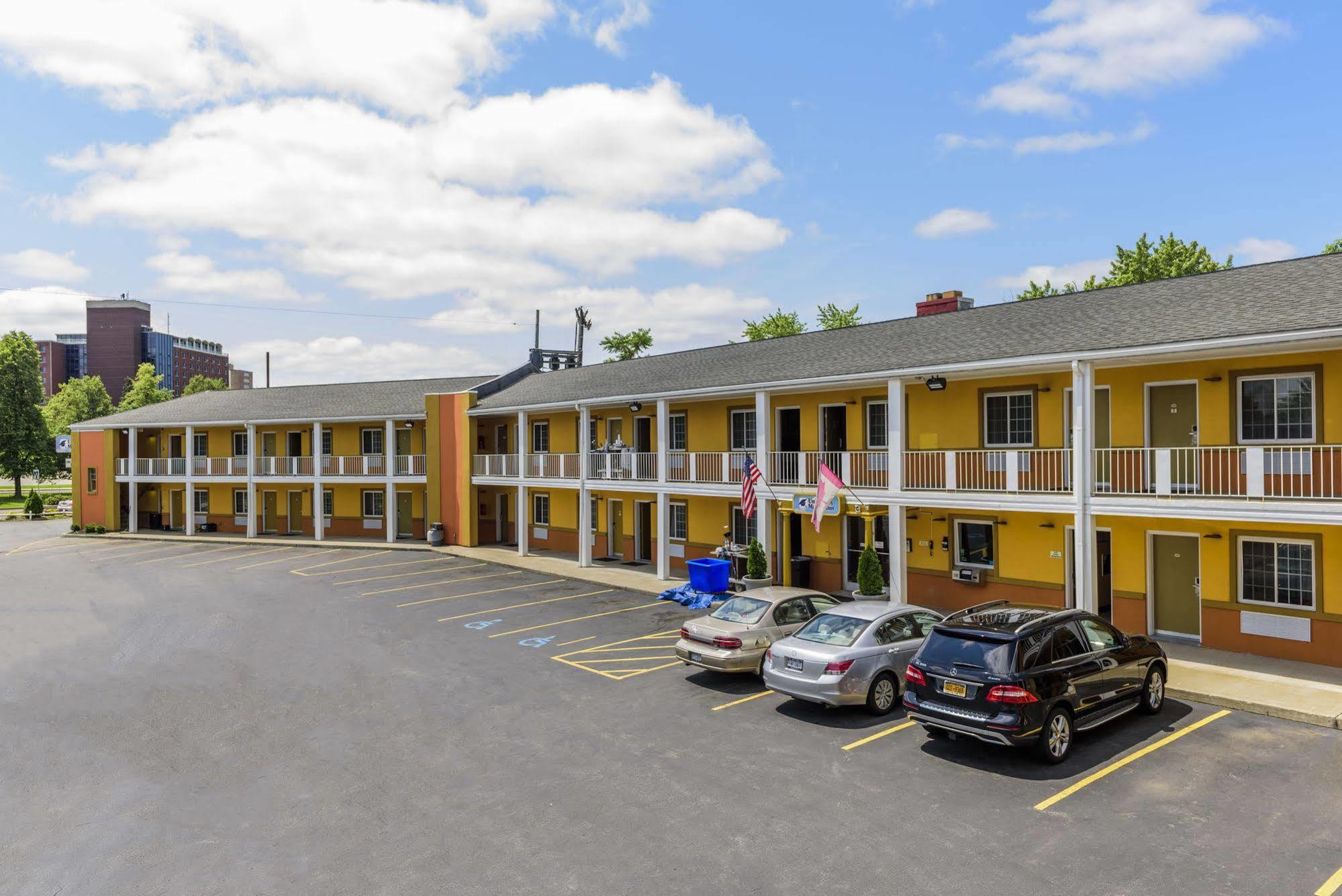 University Manor Inn Бъфало Екстериор снимка